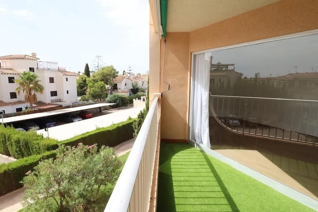 Apartment de 3 dormitorios en venta en Orihuela Costa, Alicante - Image 4