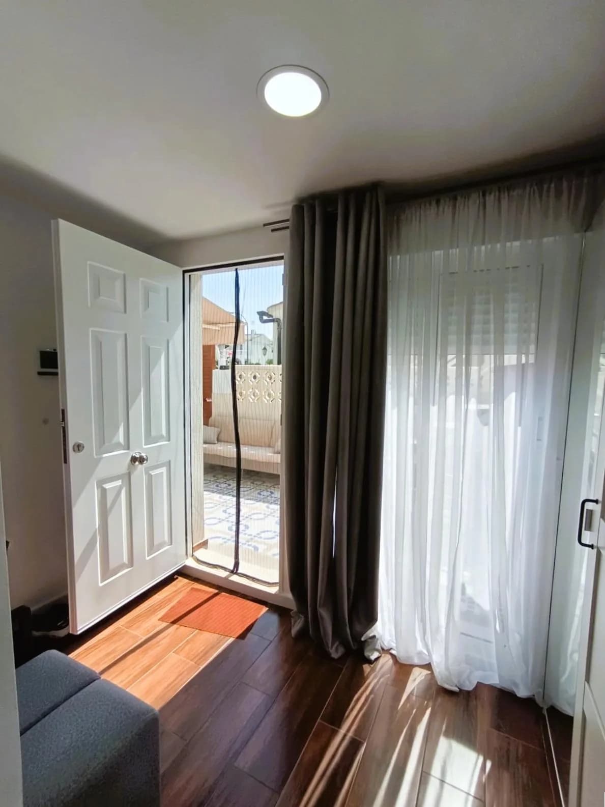 Bungalow de 1 dormitorios en venta en Torrevieja, Alicante - Image 7