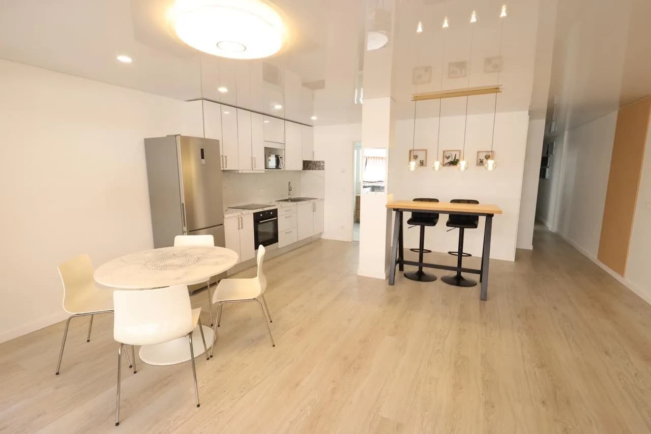 Apartment de 3 dormitorios en venta en Torrevieja, Alicante - Image 2