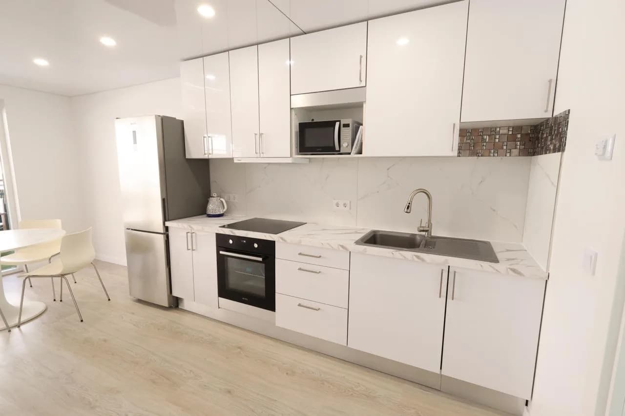 Apartment de 3 dormitorios en venta en Torrevieja, Alicante - Image 3