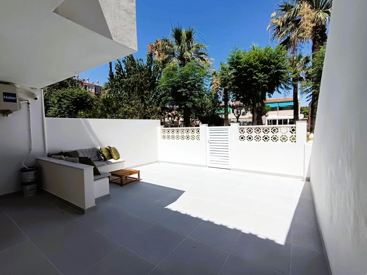 Bungalow de 2 dormitorios en venta en Orihuela Costa, Alicante