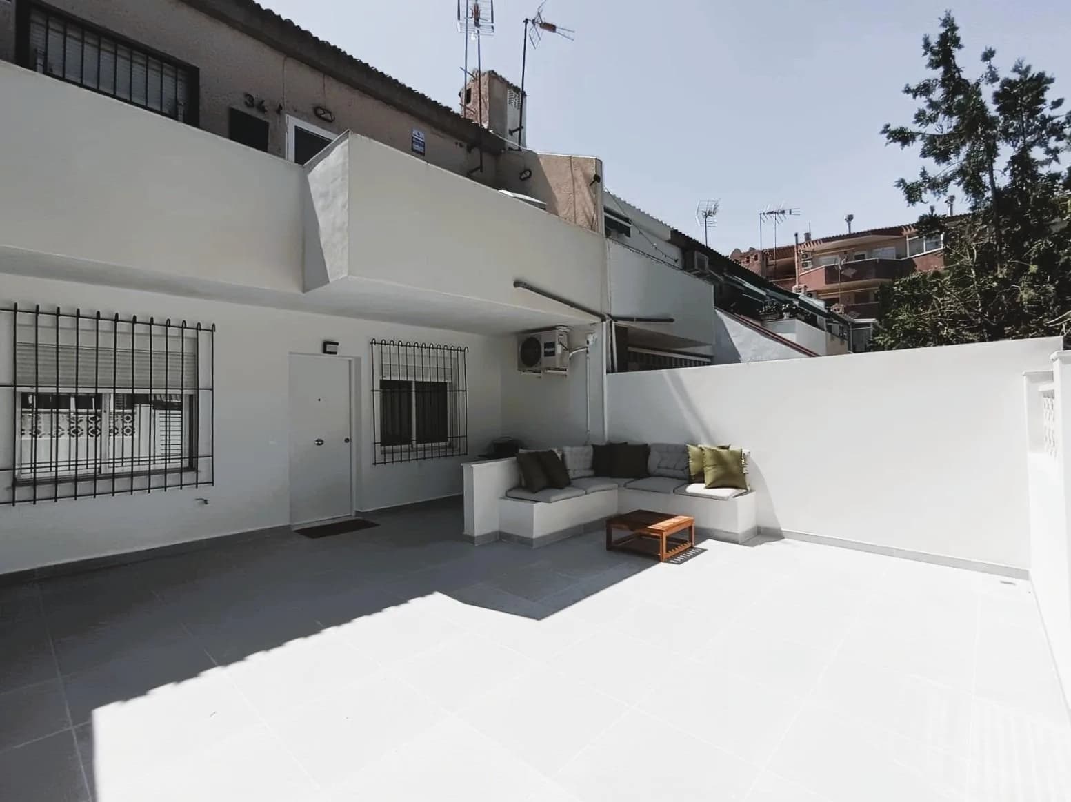 Bungalow de 2 dormitorios en venta en Orihuela Costa, Alicante - Image 4