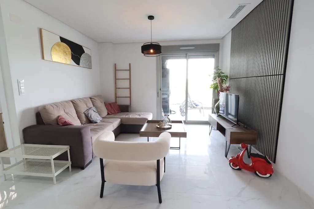 Apartment de 3 dormitorios en venta en Orihuela Costa, Alicante - Image 2