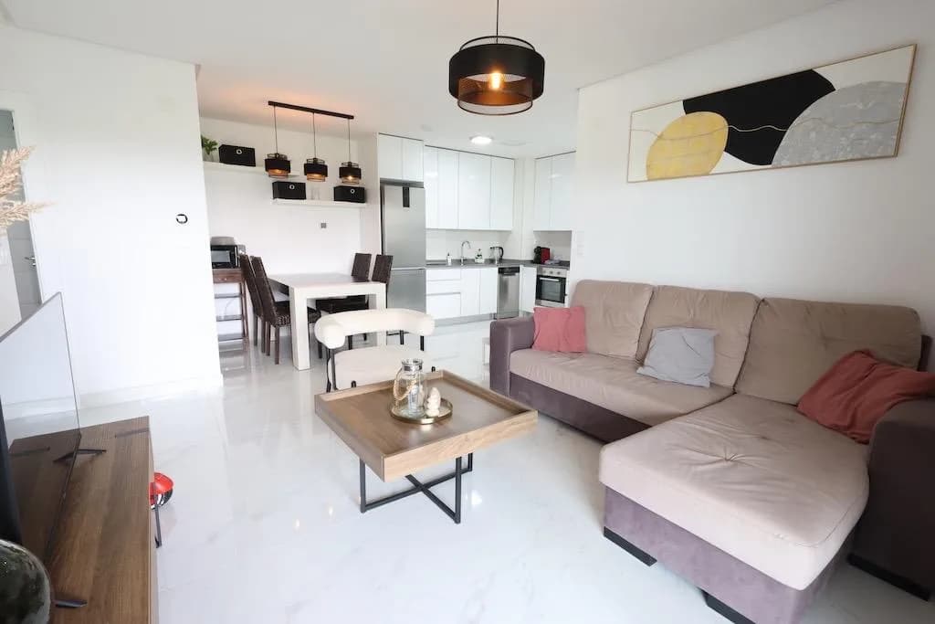 Apartment de 3 dormitorios en venta en Orihuela Costa, Alicante - Image 3