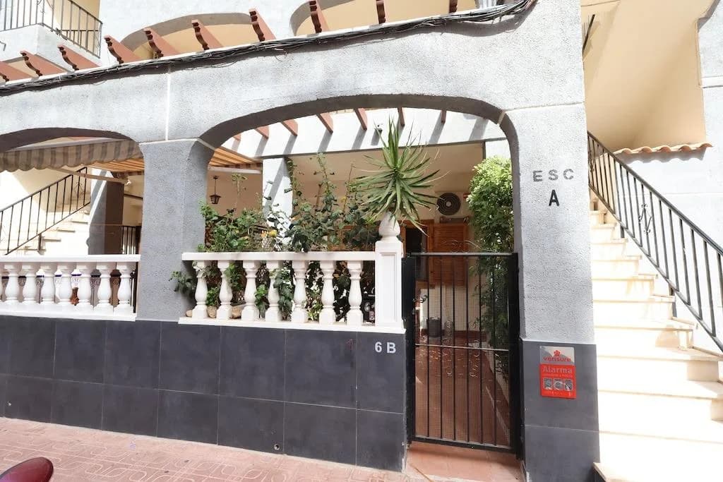 Apartment de 2 dormitorios en venta en Torrevieja, Alicante