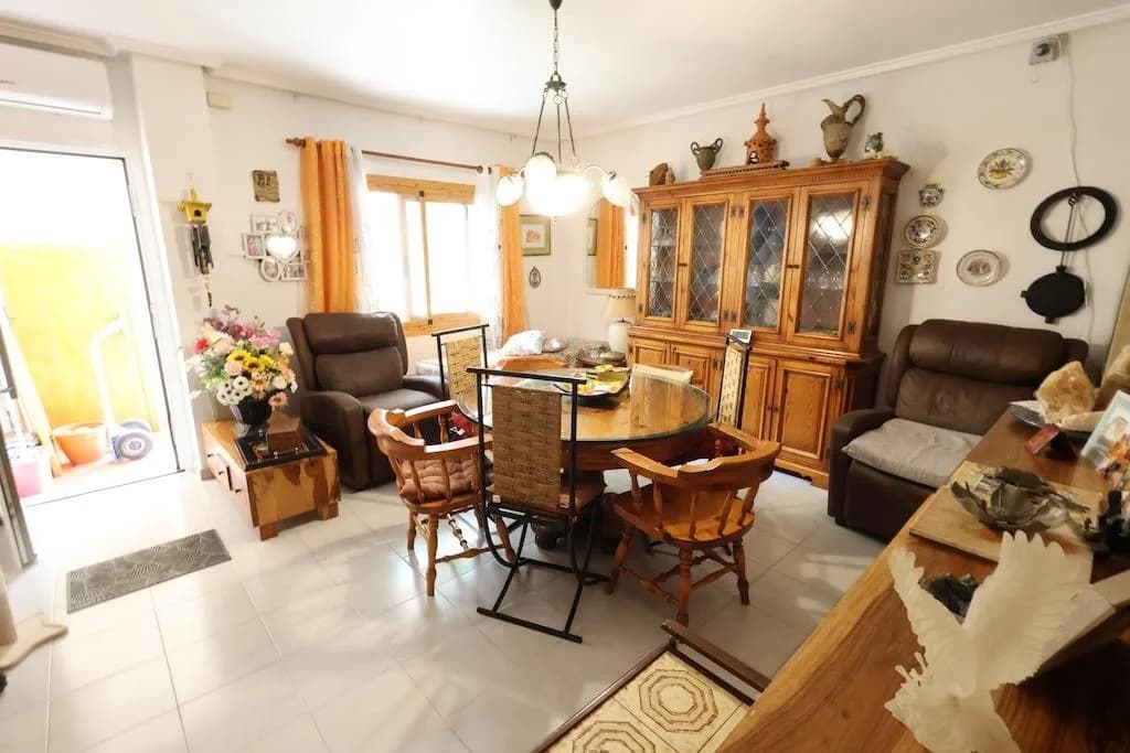 Apartment de 2 dormitorios en venta en Torrevieja, Alicante - Image 6
