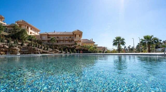 Apartment de 2 dormitorios en venta en Marbella, Málaga
