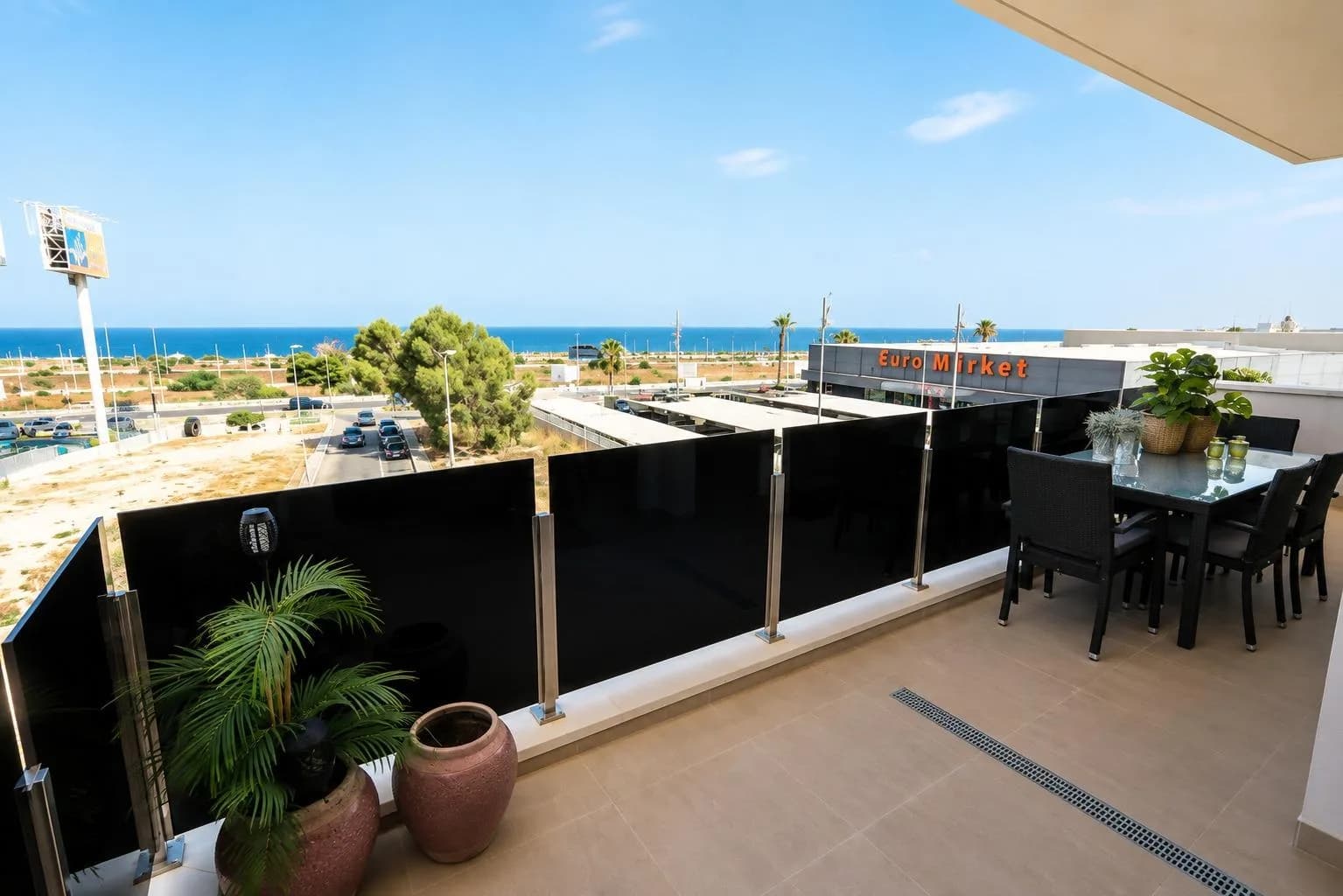 Apartment de 3 dormitorios en venta en Orihuela Costa, Alicante - Image 3