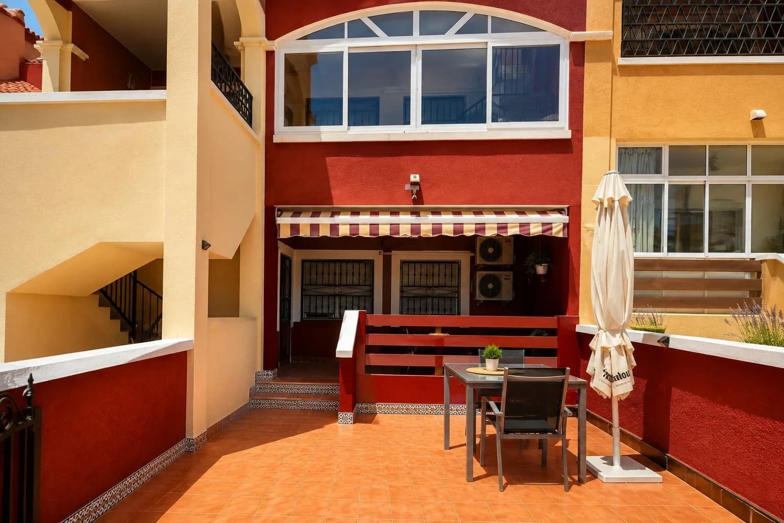 Bungalow de 2 dormitorios en venta en Orihuela Costa, Alicante