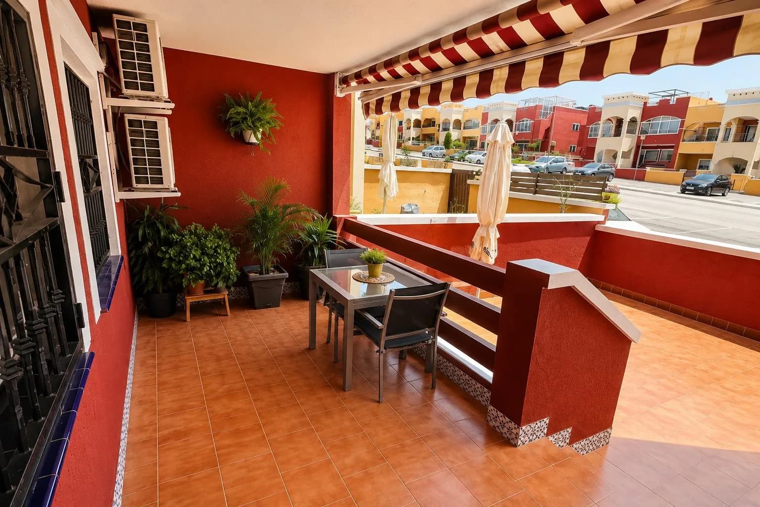 Bungalow de 2 dormitorios en venta en Orihuela Costa, Alicante - Image 2