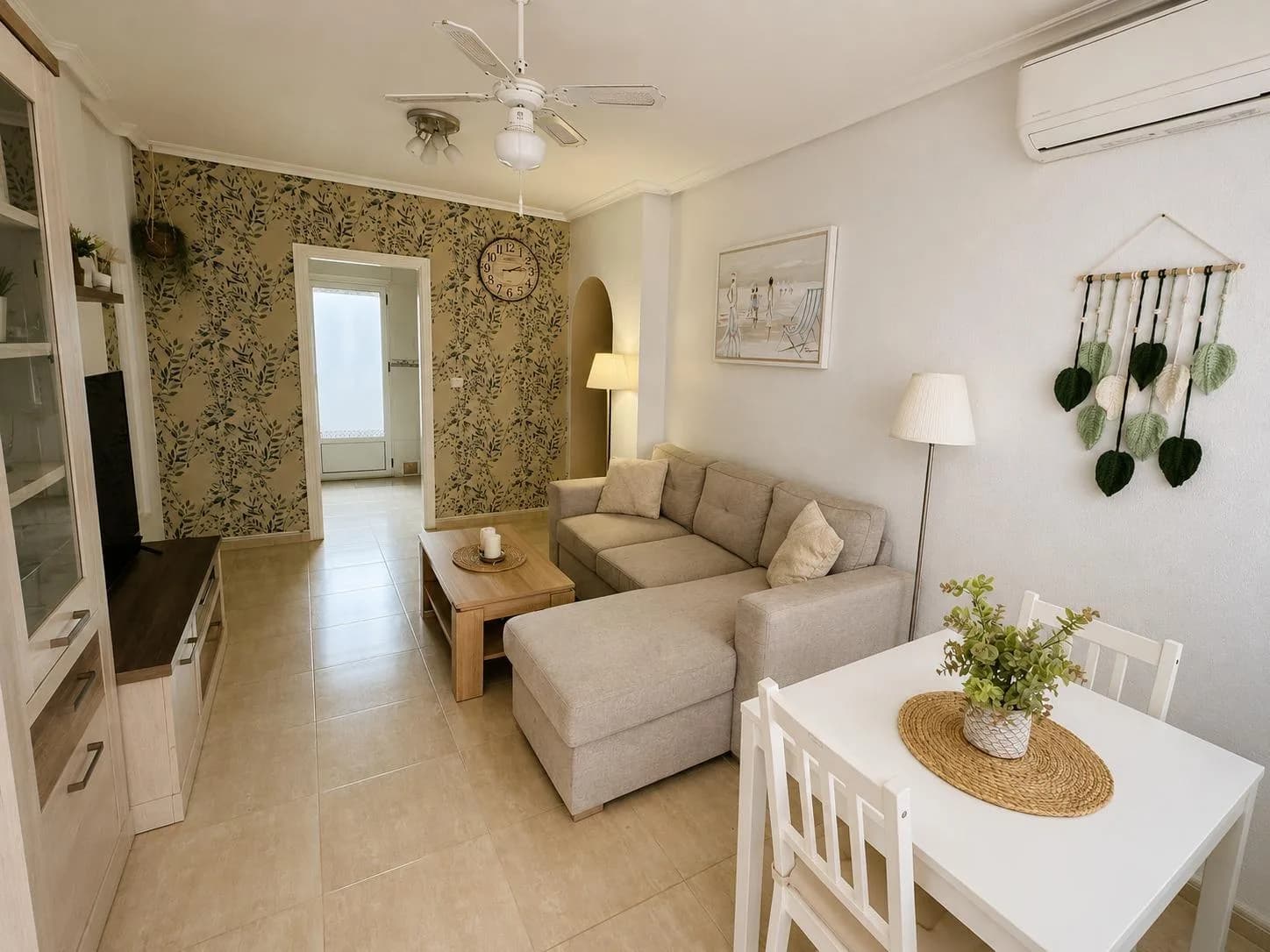 Bungalow de 2 dormitorios en venta en Orihuela Costa, Alicante - Image 4