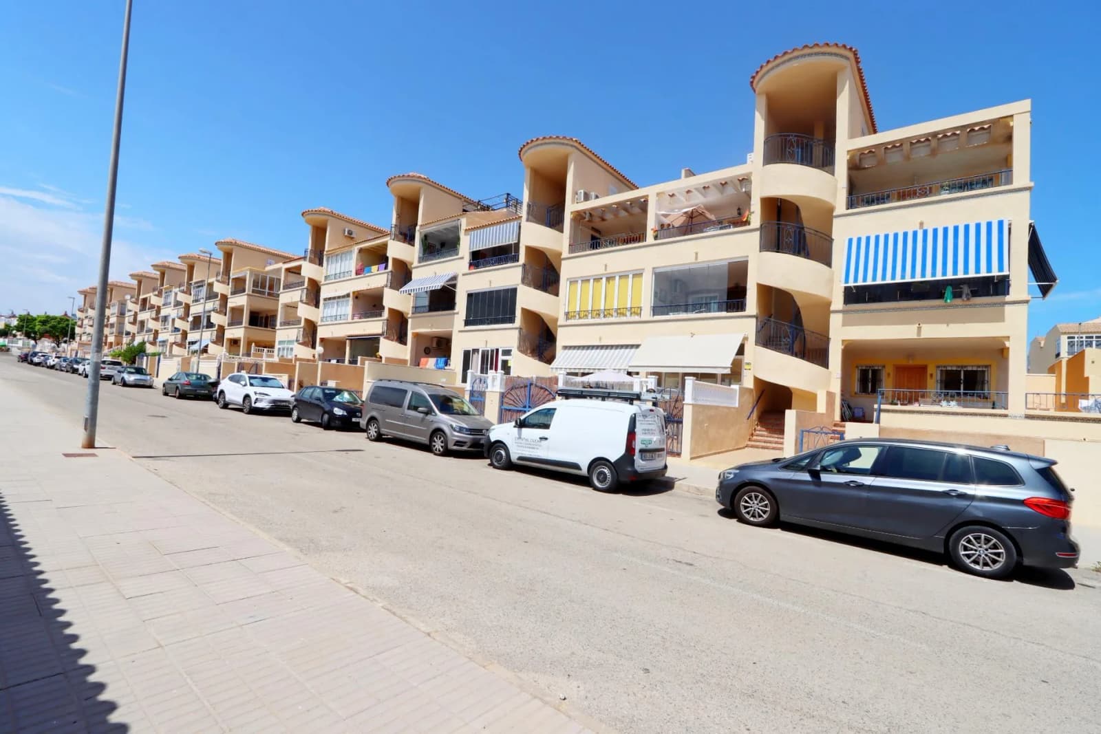 Apartment de 2 dormitorios en venta en Orihuela Costa, Alicante - Image 3