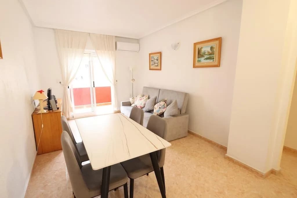 2 Bedroom Apartment for Sale in Torrevieja, Alicante - Image 2