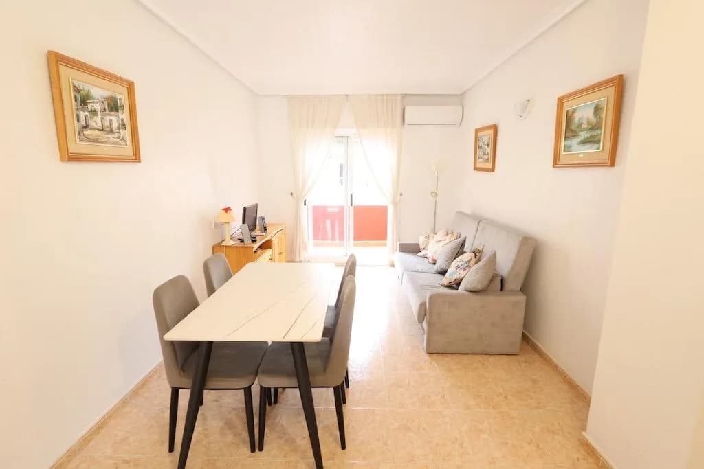 2 Bedroom Apartment for Sale in Torrevieja, Alicante - Image 3