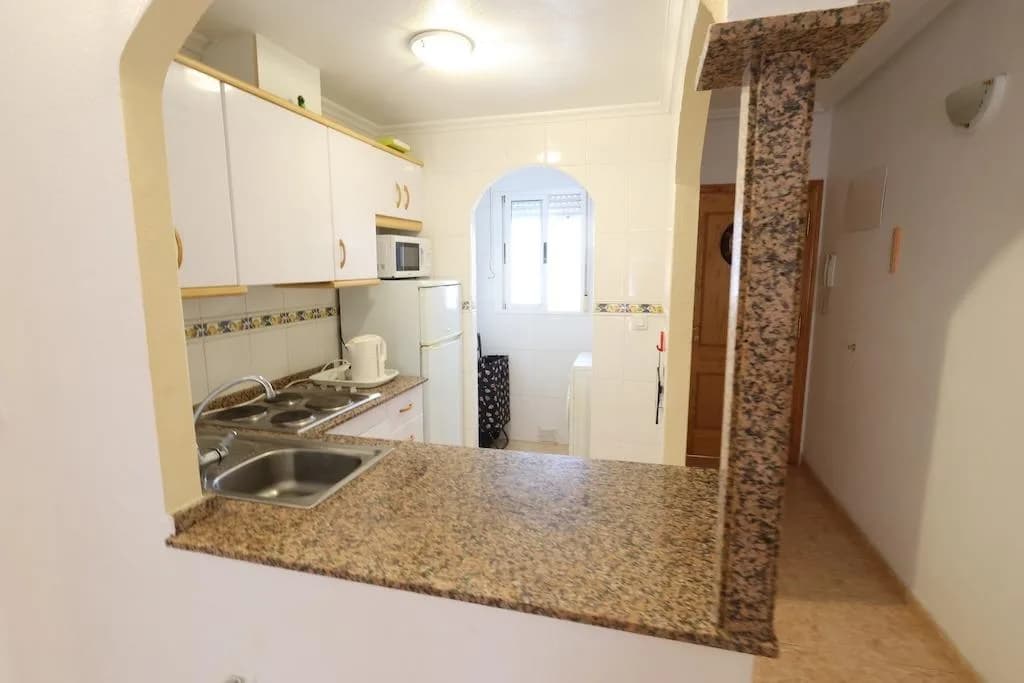 2 Bedroom Apartment for Sale in Torrevieja, Alicante - Image 5