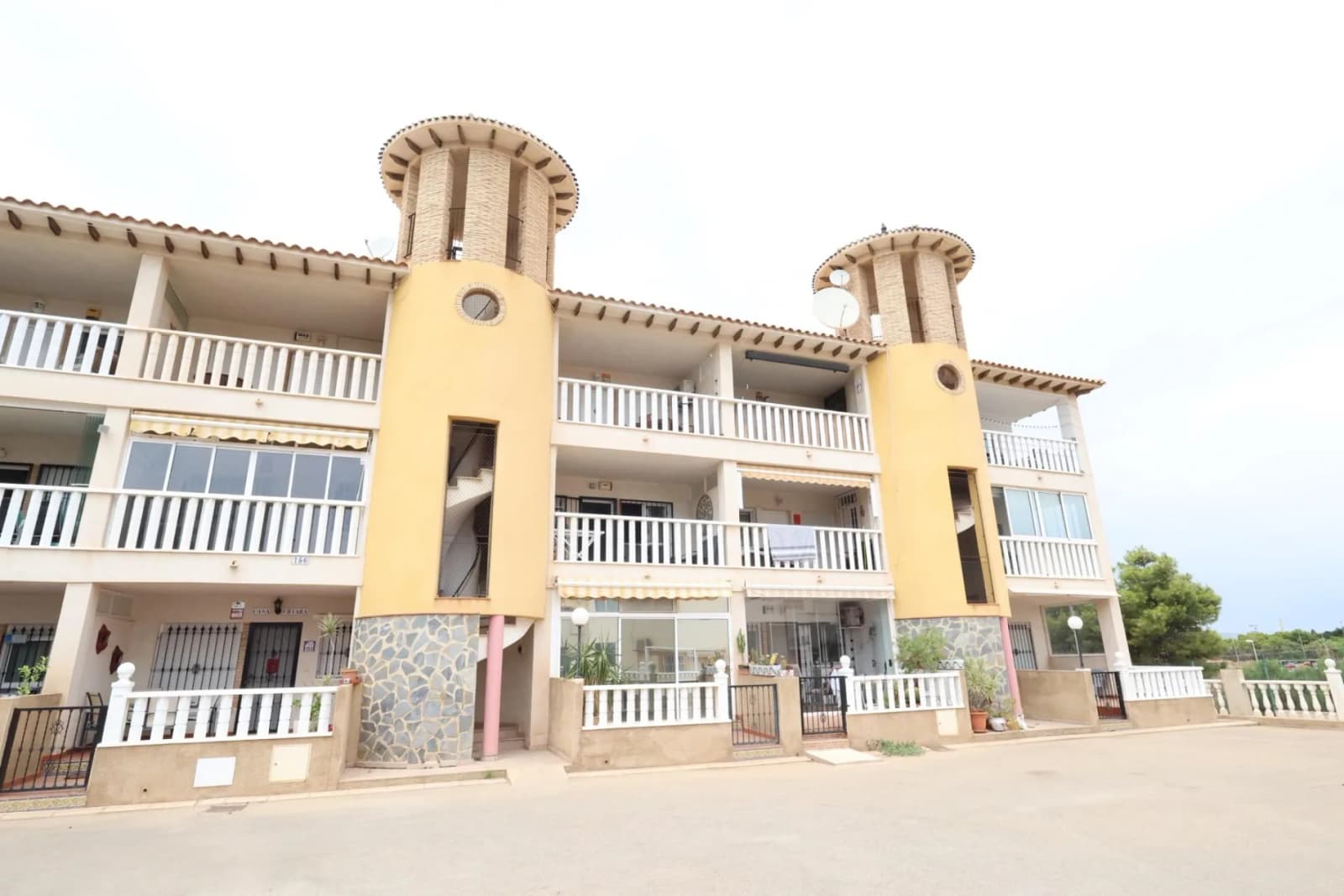 2 Bedroom Apartment for Sale in Orihuela Costa, Alicante - Image 2