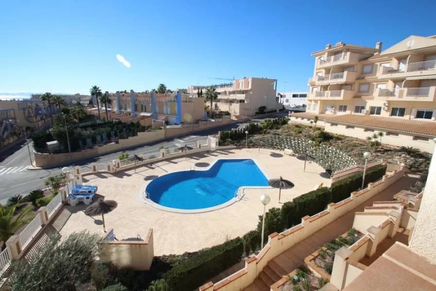 Villa de 2 dormitorios en venta en Orihuela Costa, Alicante - Image 2