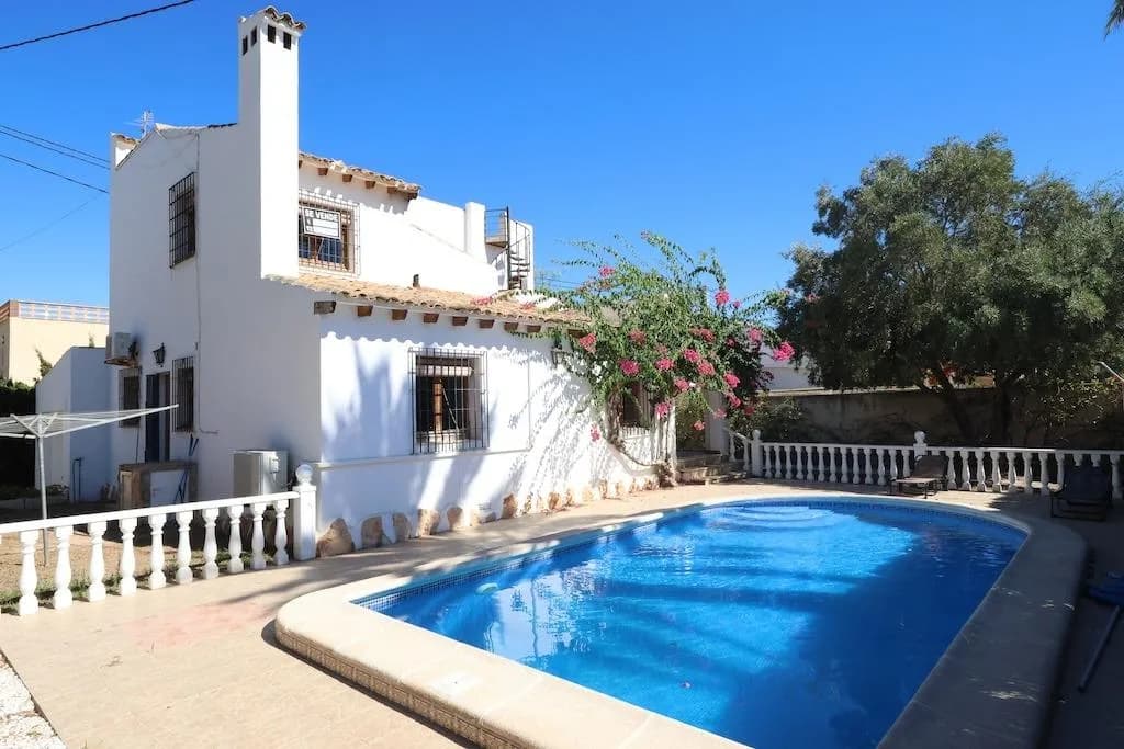 4 Bedroom Villa for Sale in Orihuela Costa, Alicante