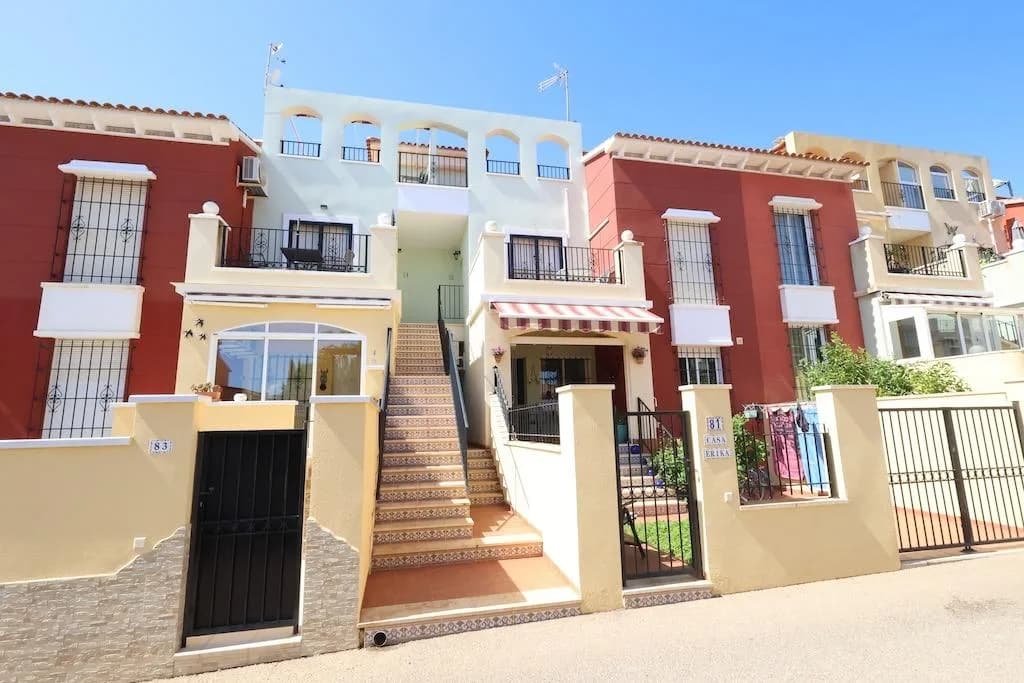 2 Bedroom Apartment for Sale in Torrevieja, Alicante - Image 2