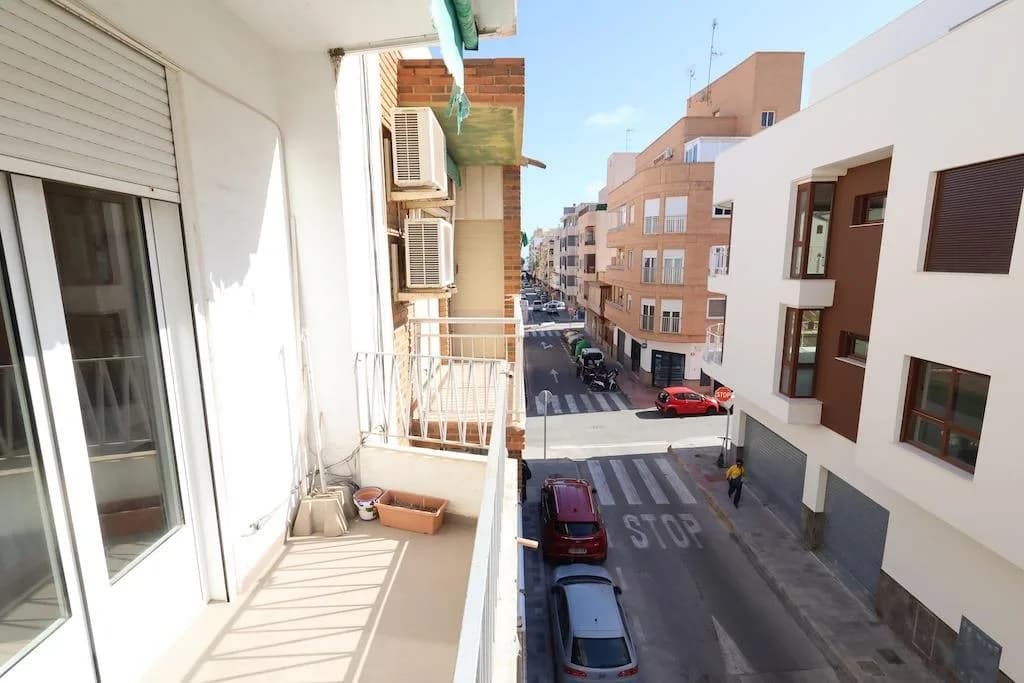 Apartment de 3 dormitorios en venta en Torrevieja, Alicante - Image 9
