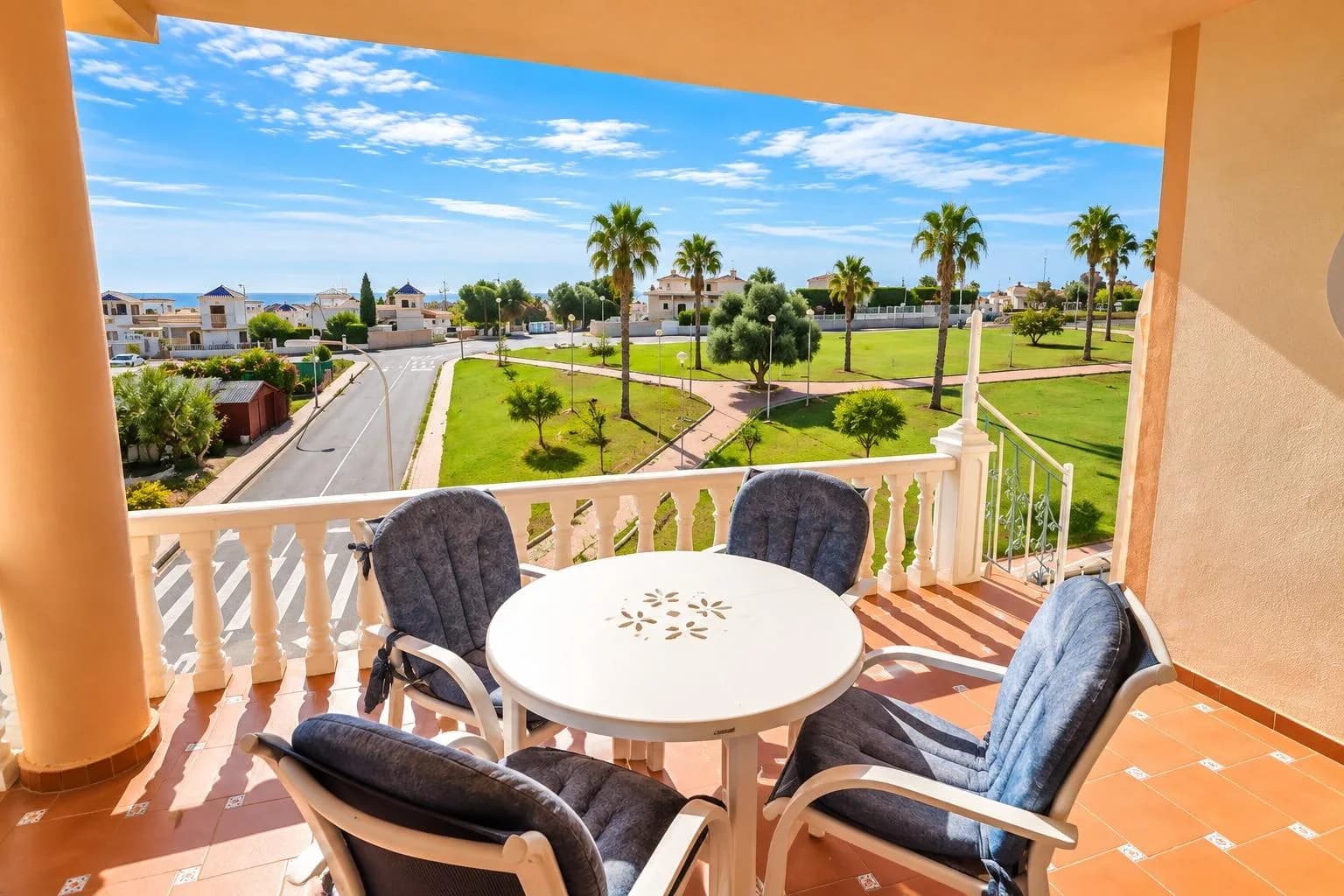 2 Bedroom Apartment for Sale in Torrevieja, Alicante - Image 3