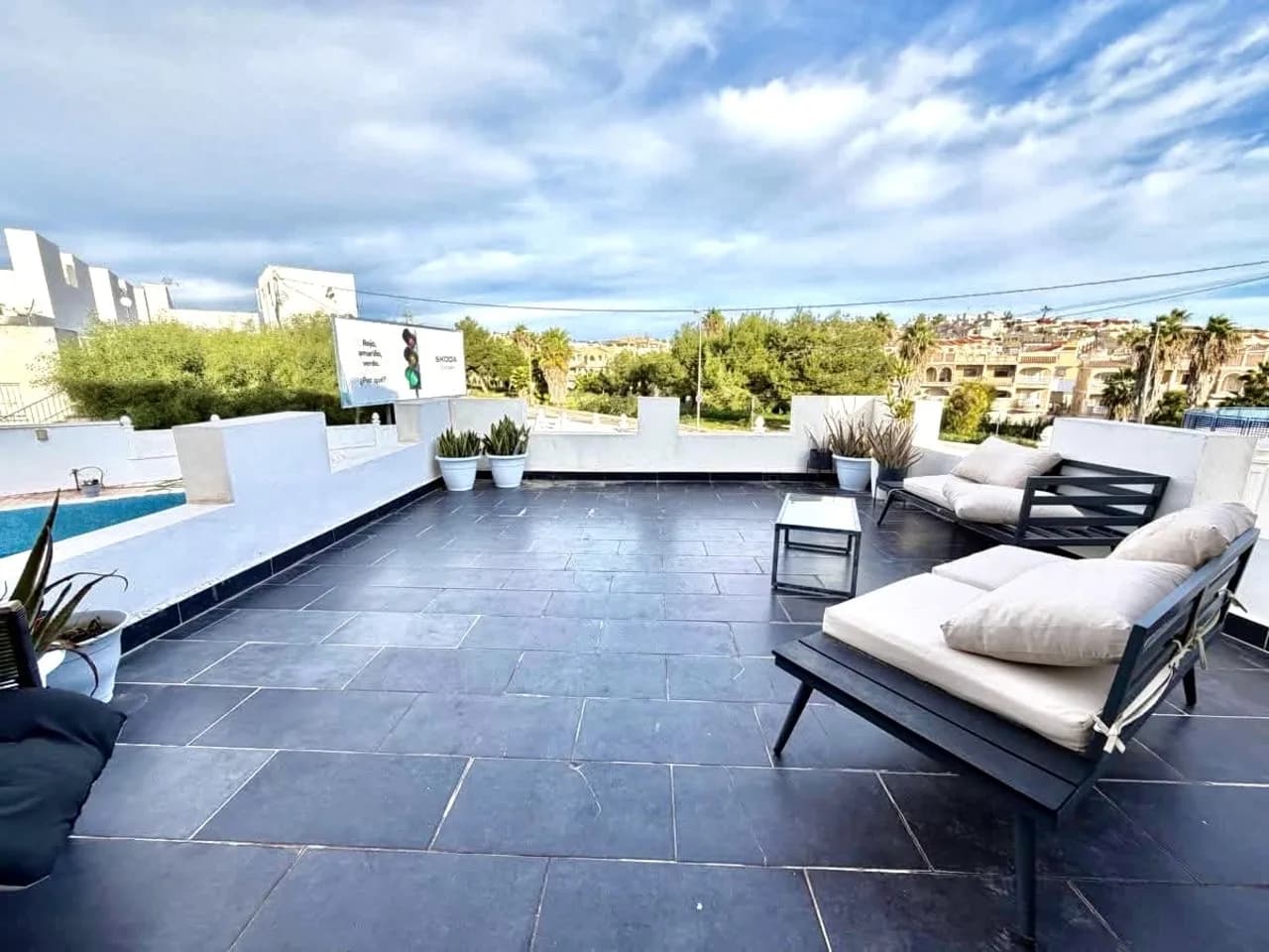 6 Bedroom Villa for Sale in Villamartin, Alicante - Image 4