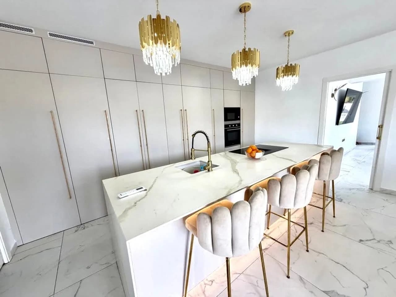6 Bedroom Villa for Sale in Villamartin, Alicante - Image 6