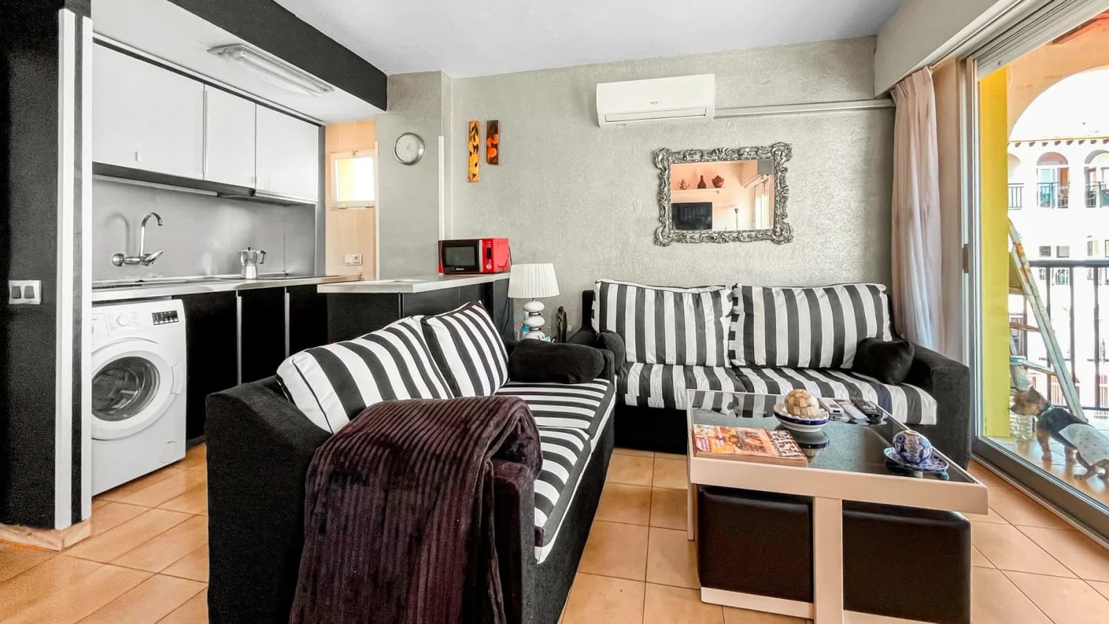 2 Bedroom Apartment for Sale in Torrevieja, Costa Blanca - Image 2