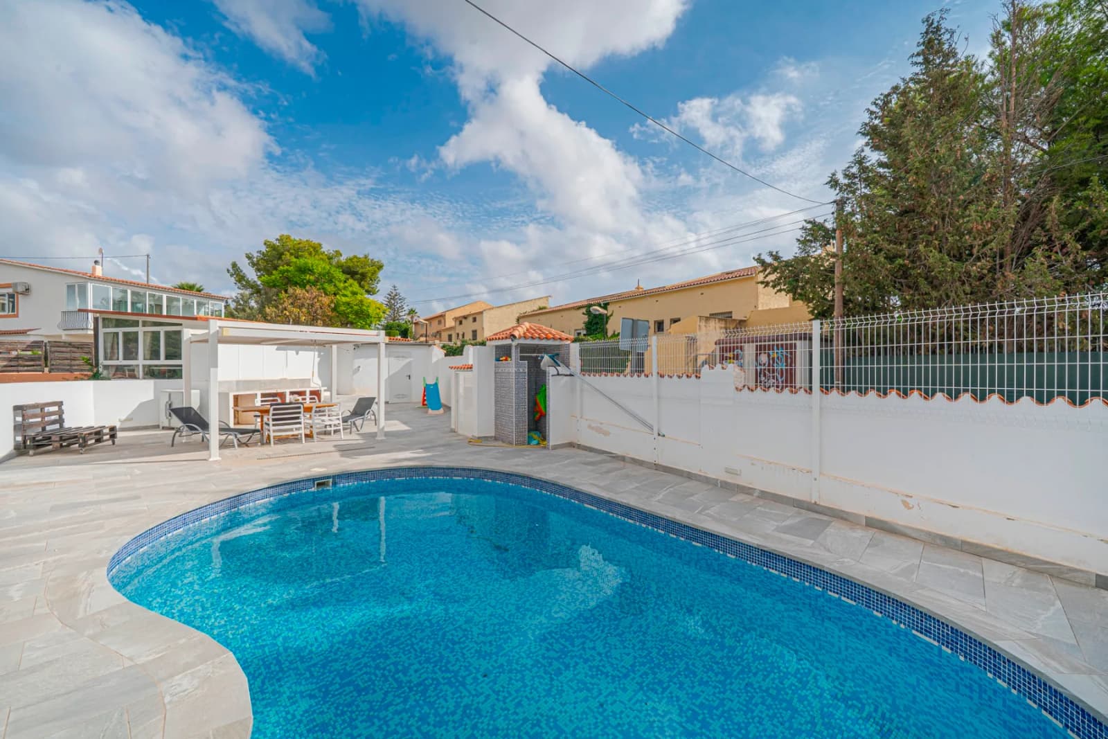 5 Bedroom Villa for Sale in La Nucia, Alicante - Image 3