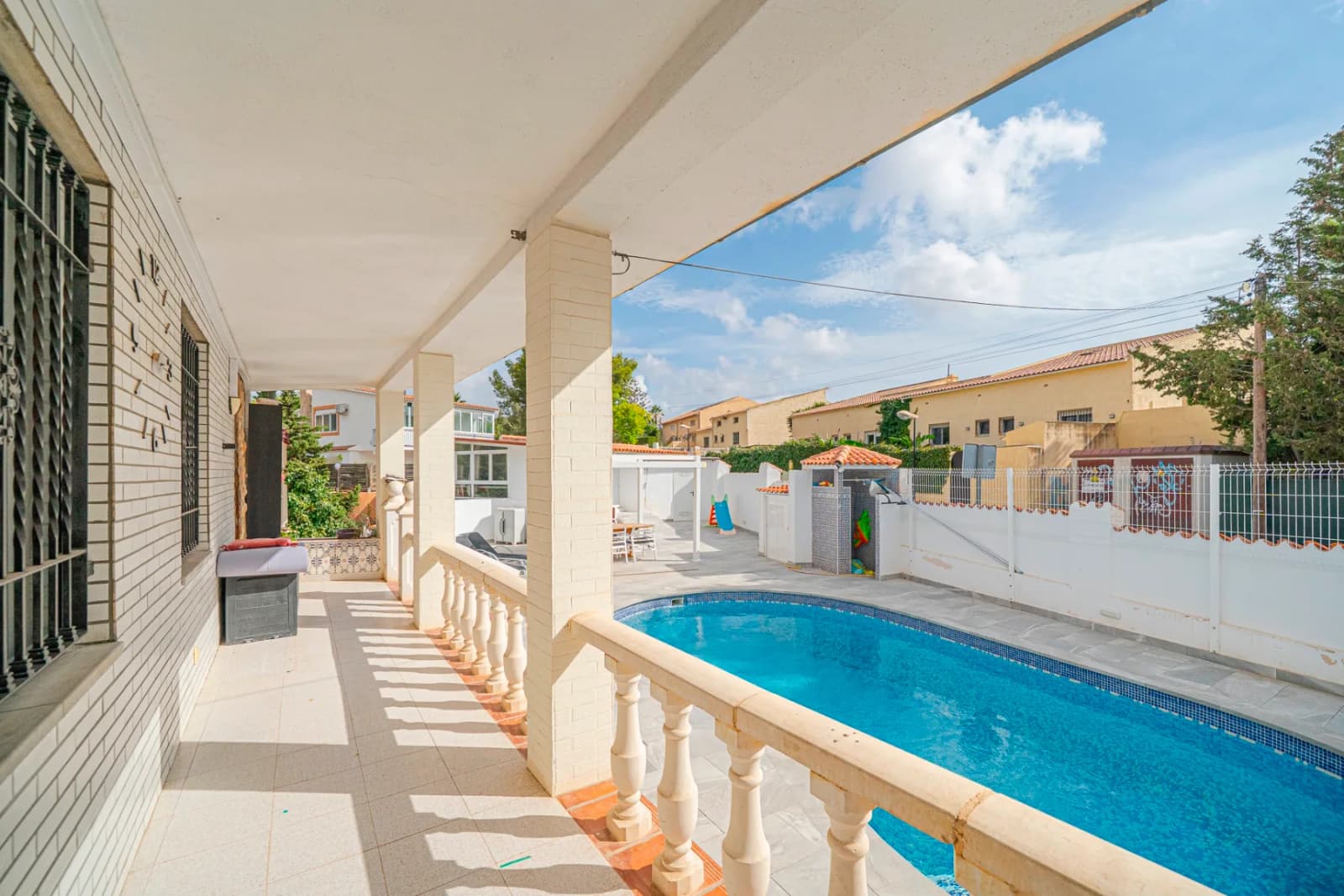 5 Bedroom Villa for Sale in La Nucia, Alicante - Image 7