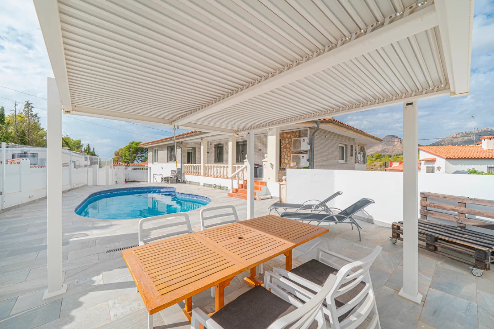 5 Bedroom Villa for Sale in La Nucia, Alicante - Image 9