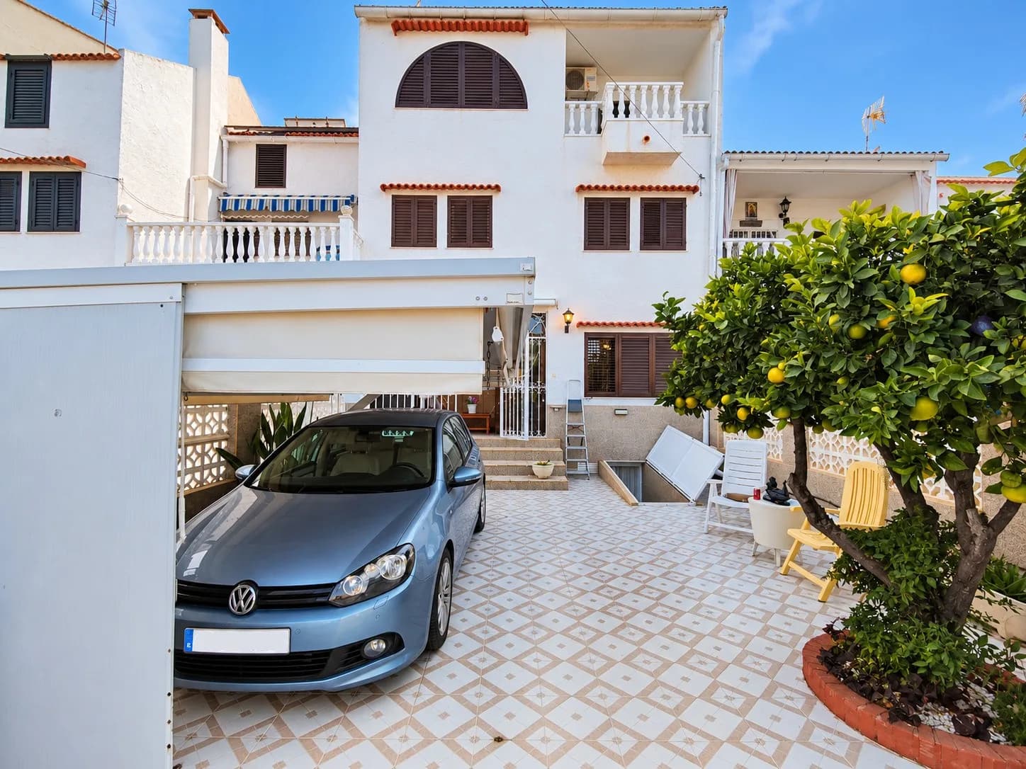 Townhouse de 5 dormitorios en venta en Torrevieja, Alicante - Image 2