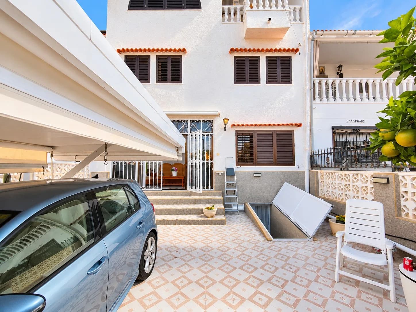 Townhouse de 5 dormitorios en venta en Torrevieja, Alicante - Image 3
