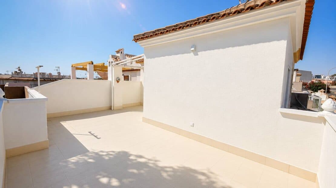 Reformed Property In Los Altos - Image 6