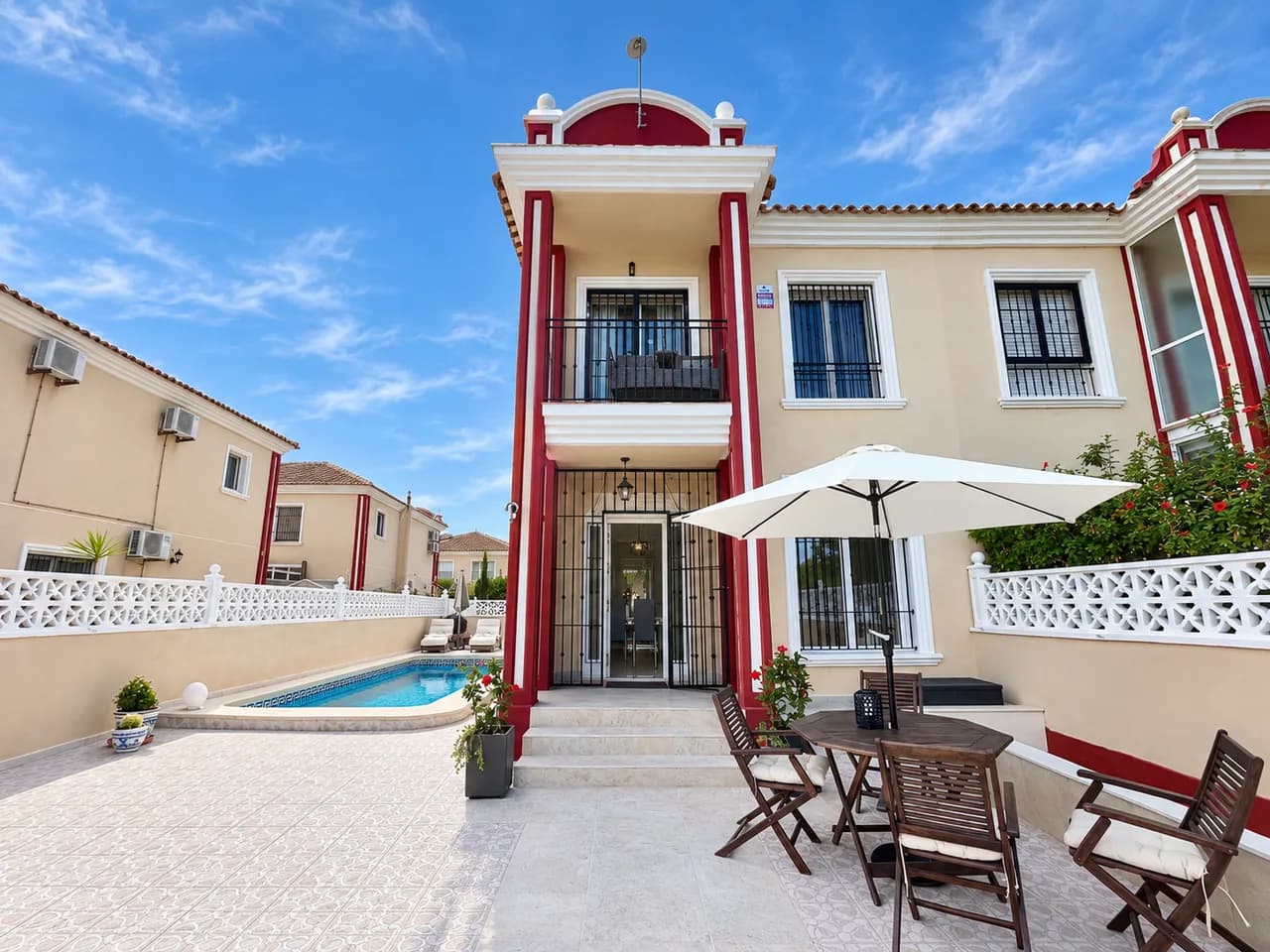 Townhouse de 3 dormitorios en venta en Dehesa De Campoamor, Alicante - Image 2