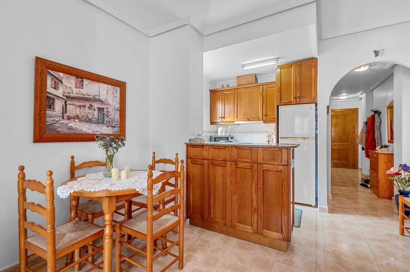 Apartment de 2 dormitorios en venta en Torrevieja, Alicante - Image 2