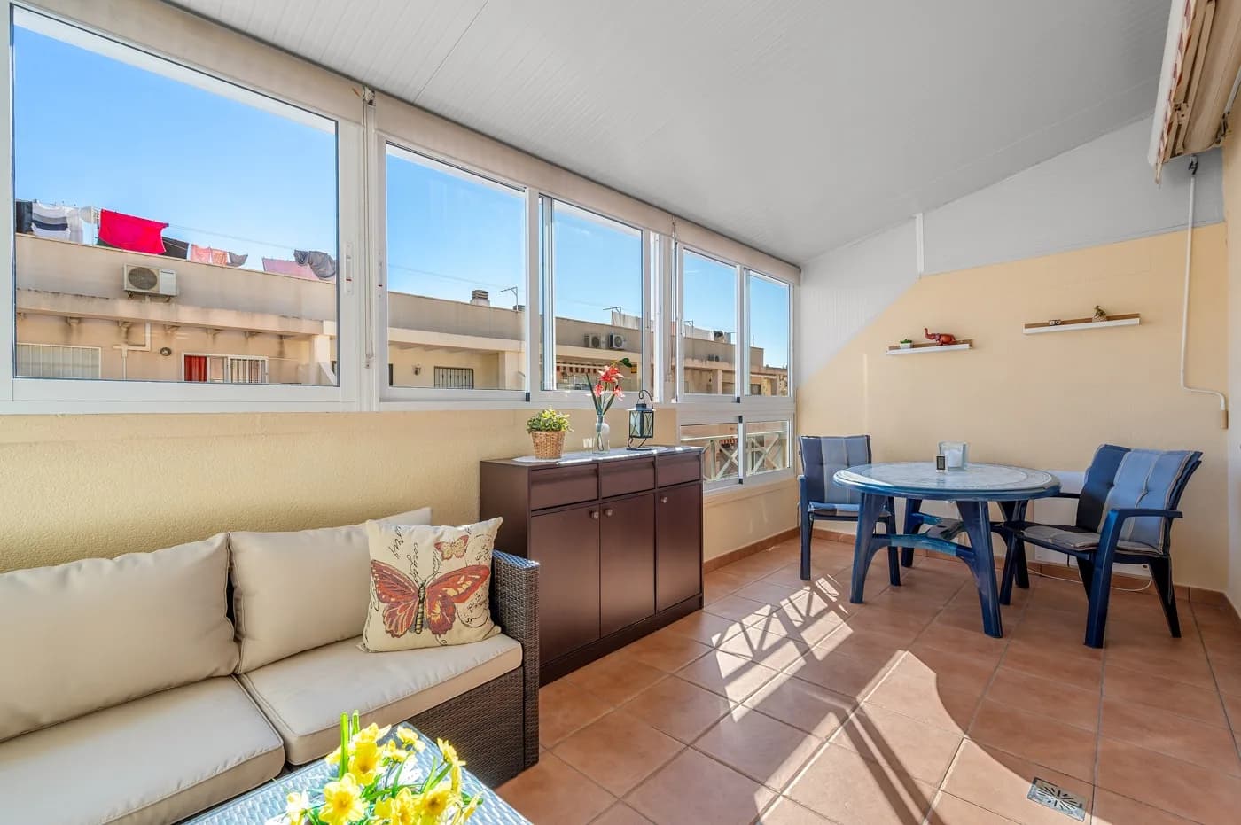 Apartment de 2 dormitorios en venta en Torrevieja, Alicante - Image 6