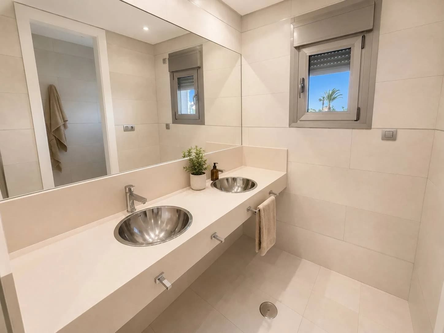 Villa de 5 dormitorios en venta en Torrevieja, Alicante - Image 3