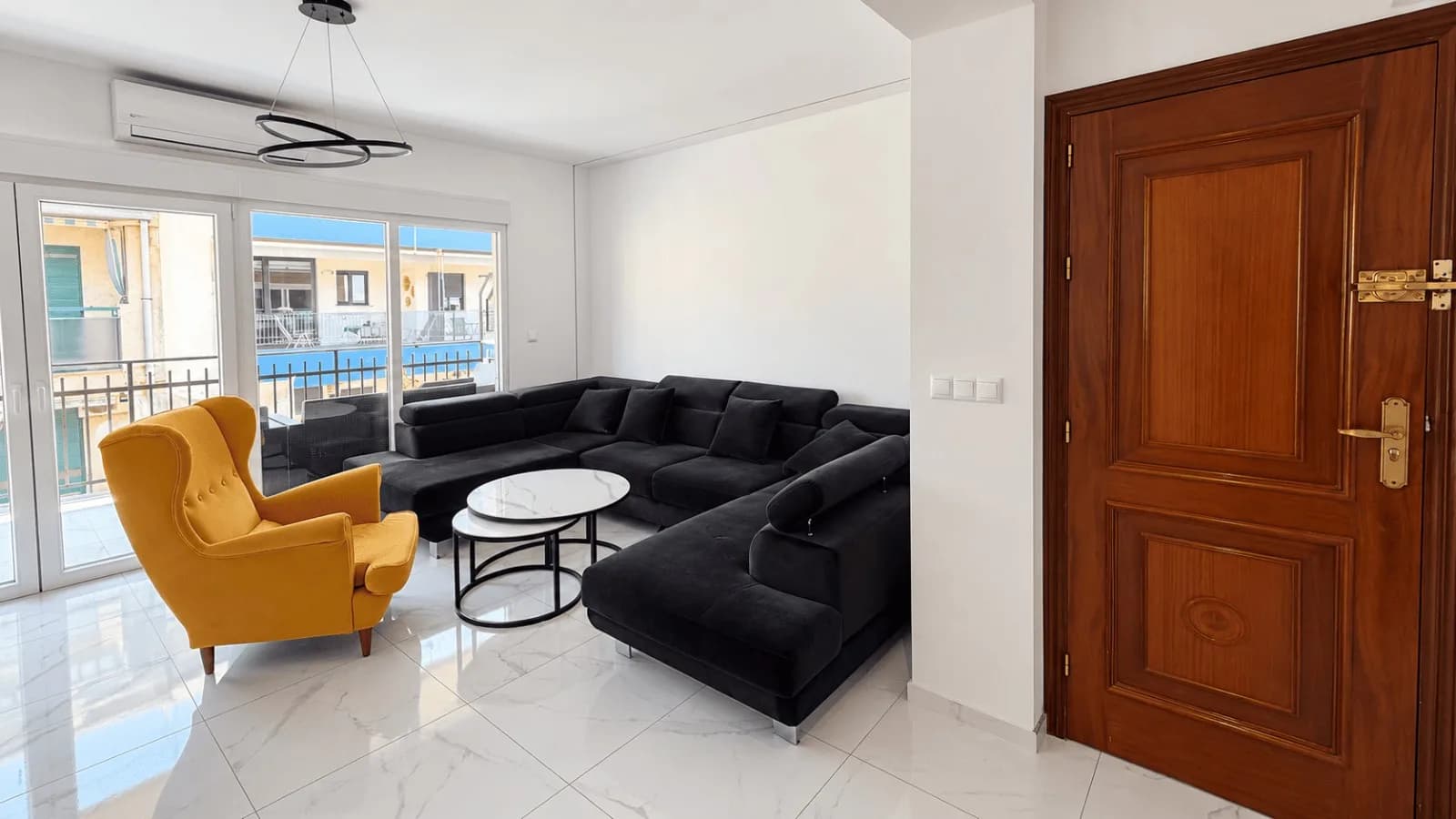Apartment de 3 dormitorios en venta en Torrevieja, Alicante - Image 3
