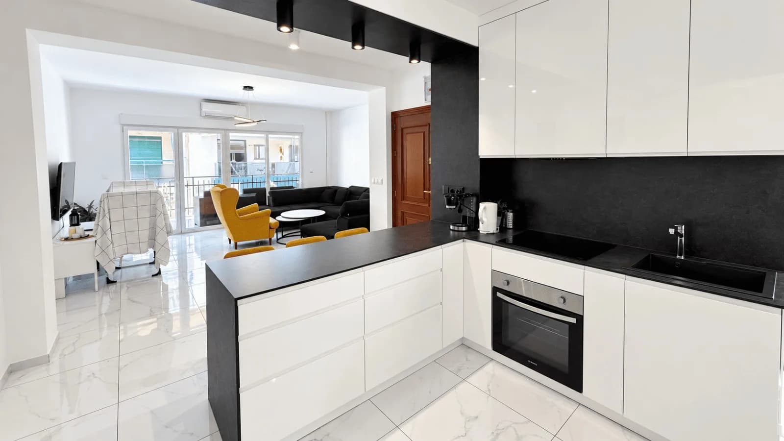 Apartment de 3 dormitorios en venta en Torrevieja, Alicante - Image 6