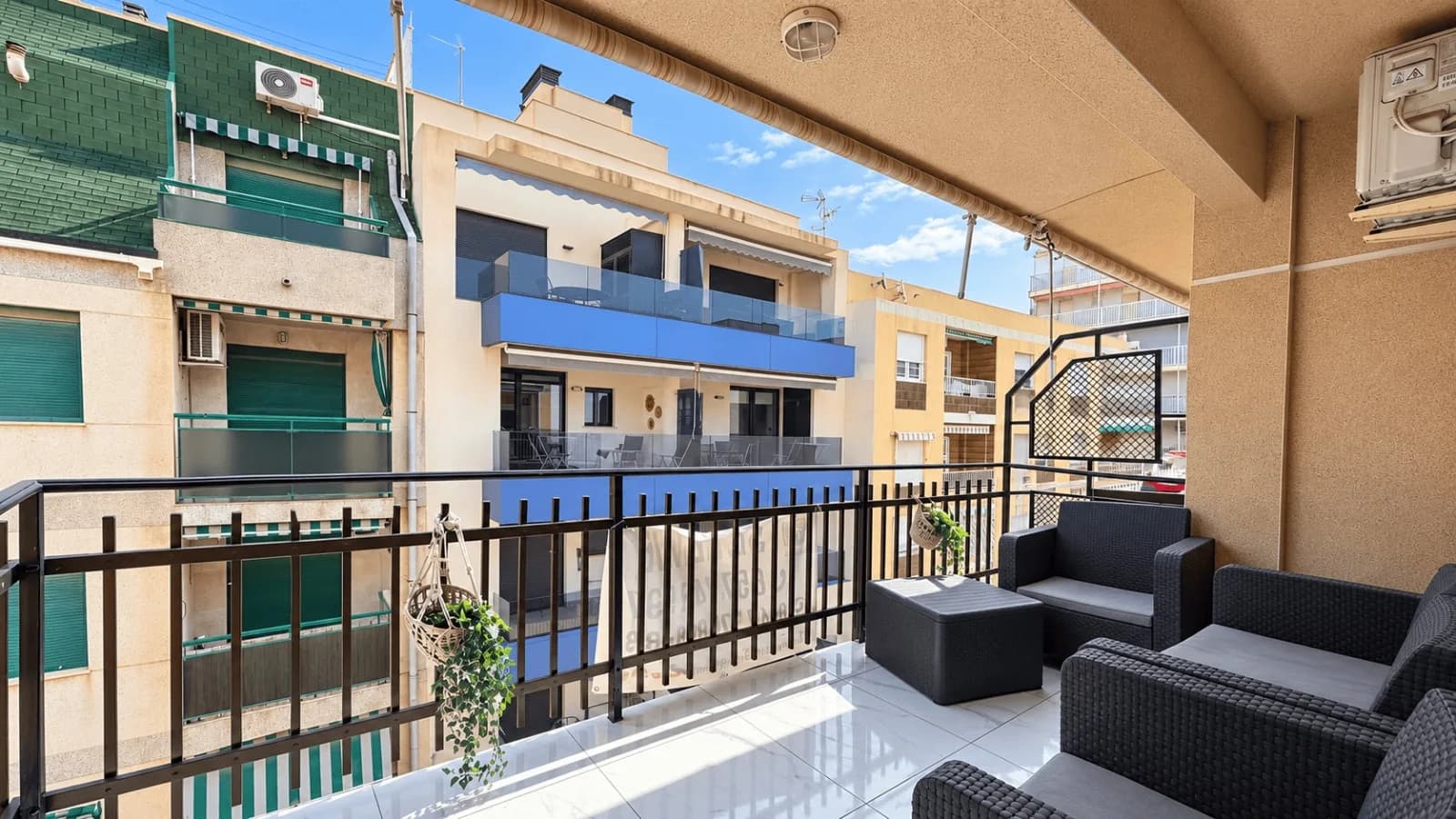 Apartment de 3 dormitorios en venta en Torrevieja, Alicante - Image 8