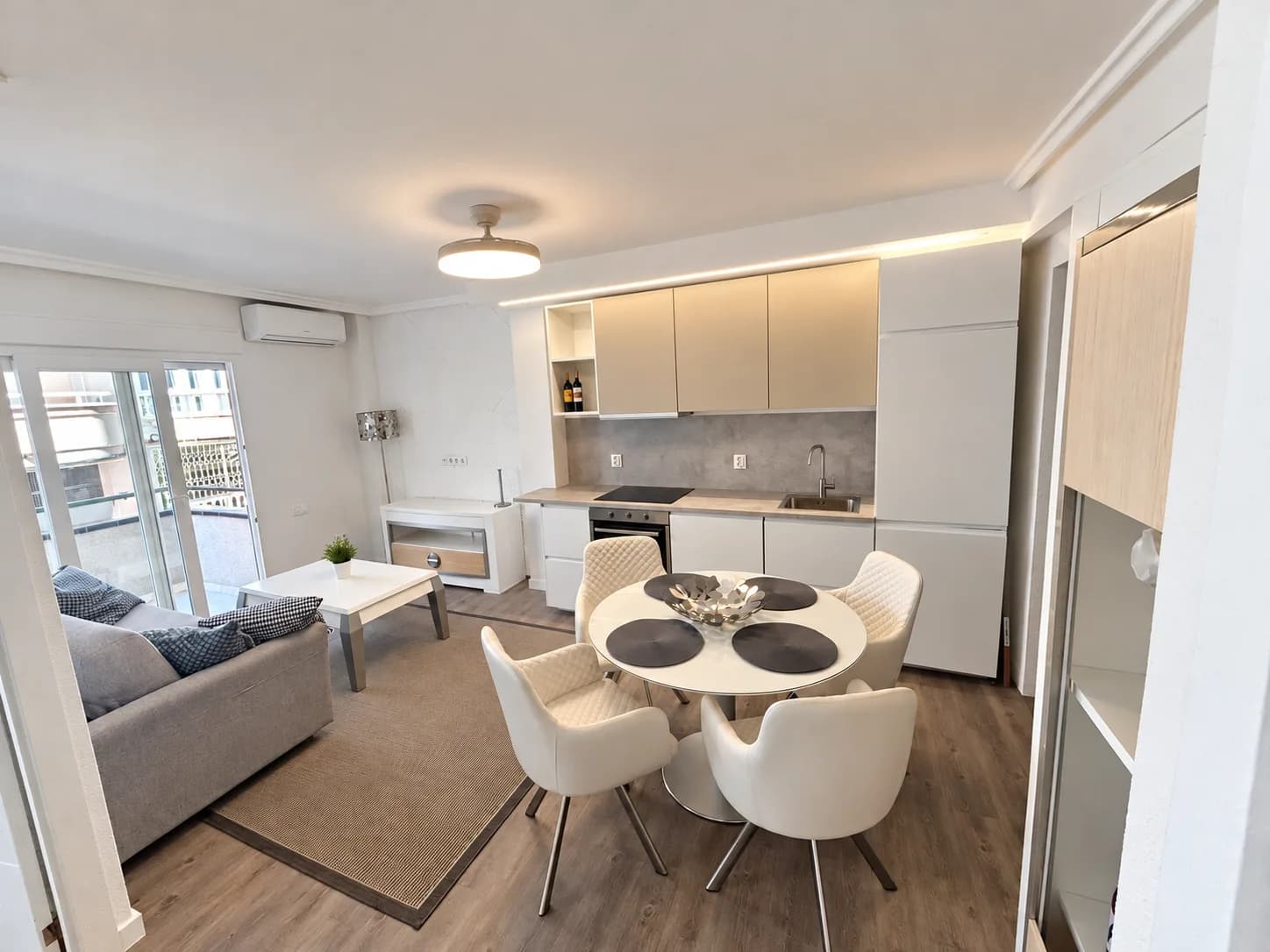 Apartment de 1 dormitorios en venta en Torrevieja, Alicante - Image 2