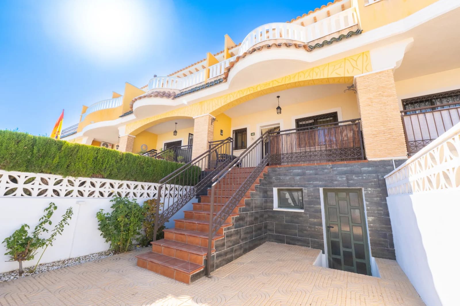 Townhouse de 3 dormitorios en venta en Ciudad Quesada, Alicante / Costa Blanca - Image 2