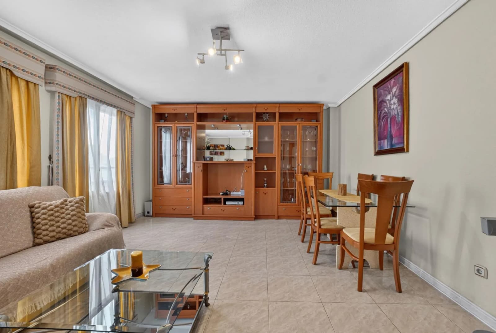 Apartment de 3 dormitorios en venta en Torrevieja, Alicante - Image 2