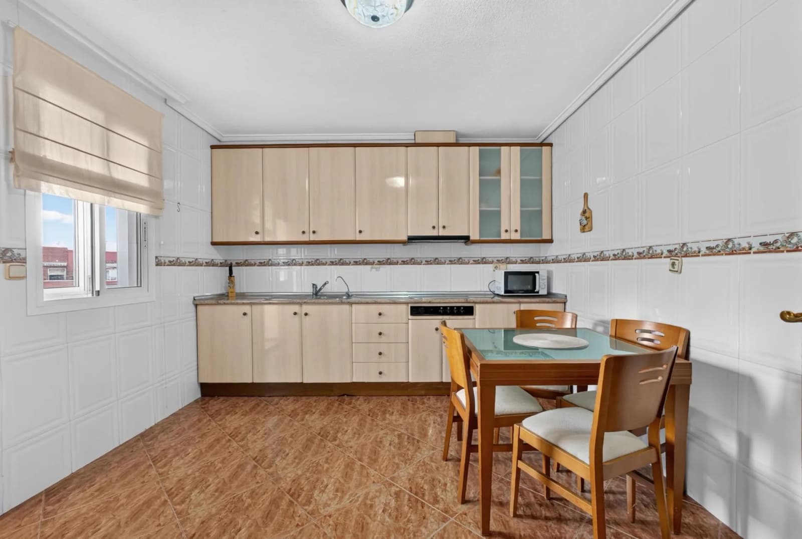 Apartment de 3 dormitorios en venta en Torrevieja, Alicante - Image 5