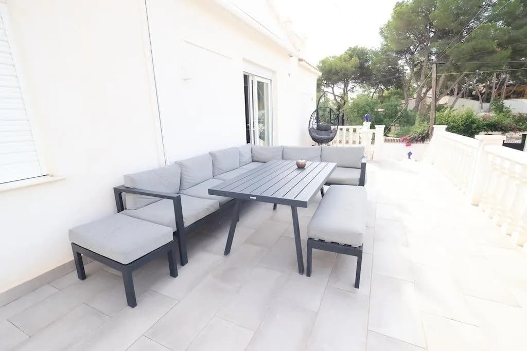 Villa de 5 dormitorios en venta en Torrevieja, Alicante - Image 2