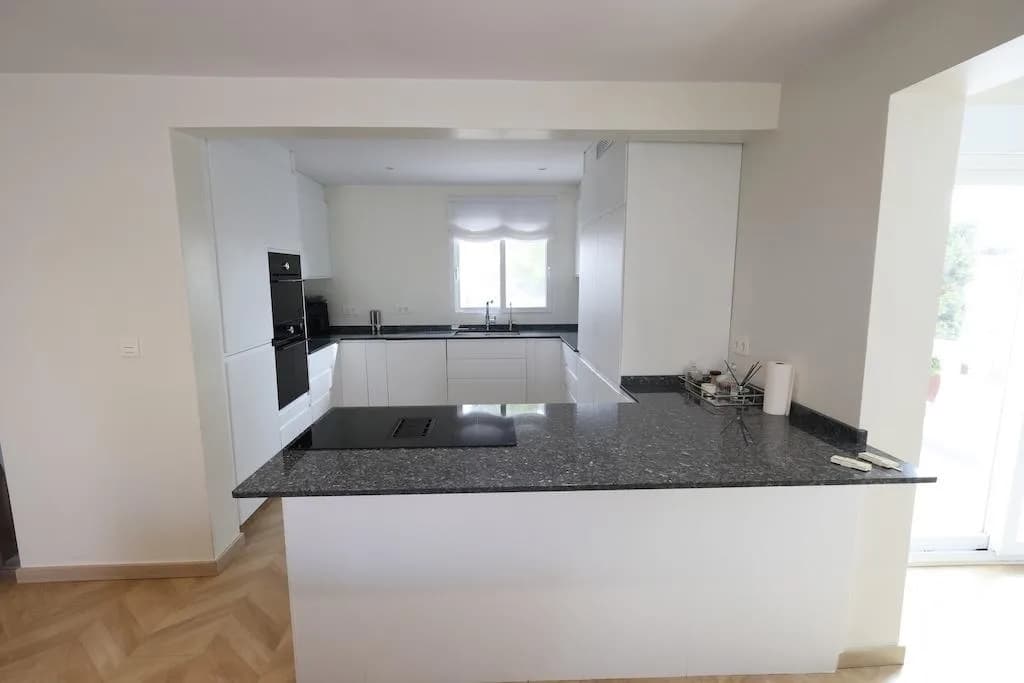 Villa de 5 dormitorios en venta en Torrevieja, Alicante - Image 4