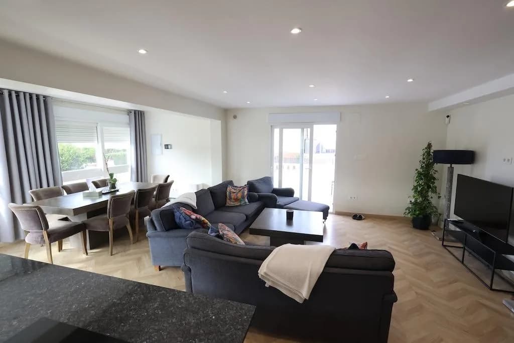 Villa de 5 dormitorios en venta en Torrevieja, Alicante - Image 8