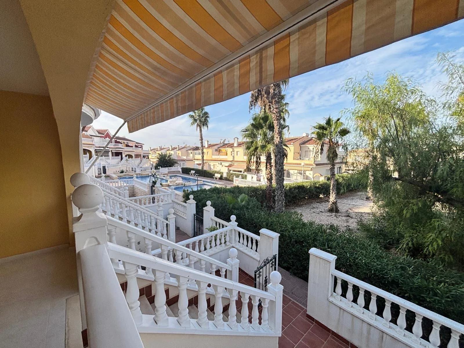 Townhouse de 3 dormitorios en venta en Urbanización Monteazul, Alicante - Image 4