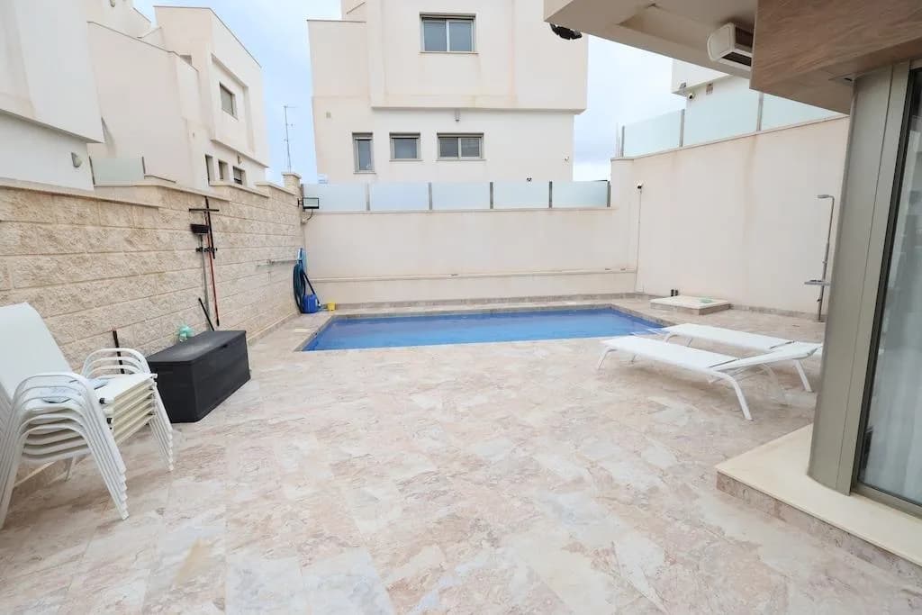 Villa de 3 dormitorios en venta en Orihuela Costa, Alicante - Image 7